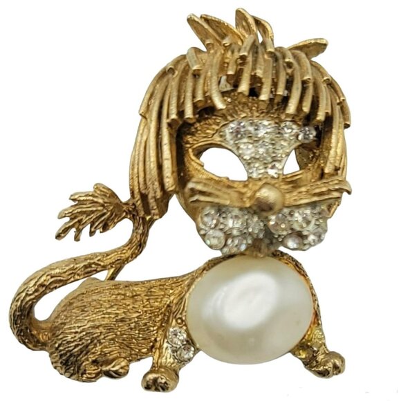Gold Tone Faux Pearl Cat/Lion Figural Brooch Pin Signed AV - Picture 1 of 6